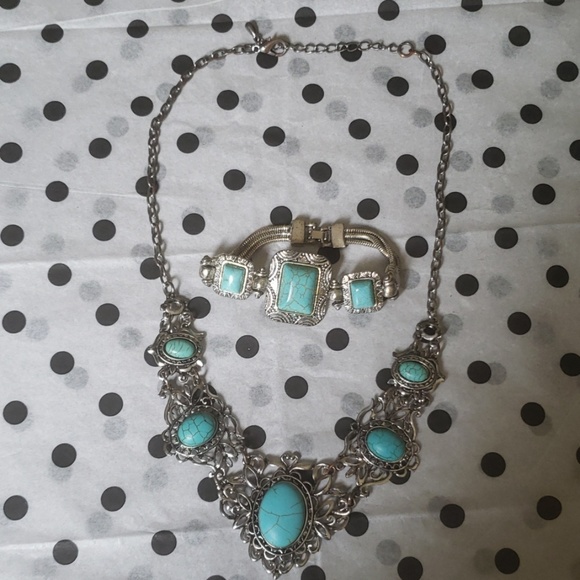 Light blue and silver necklace set - Picture 3 of 4